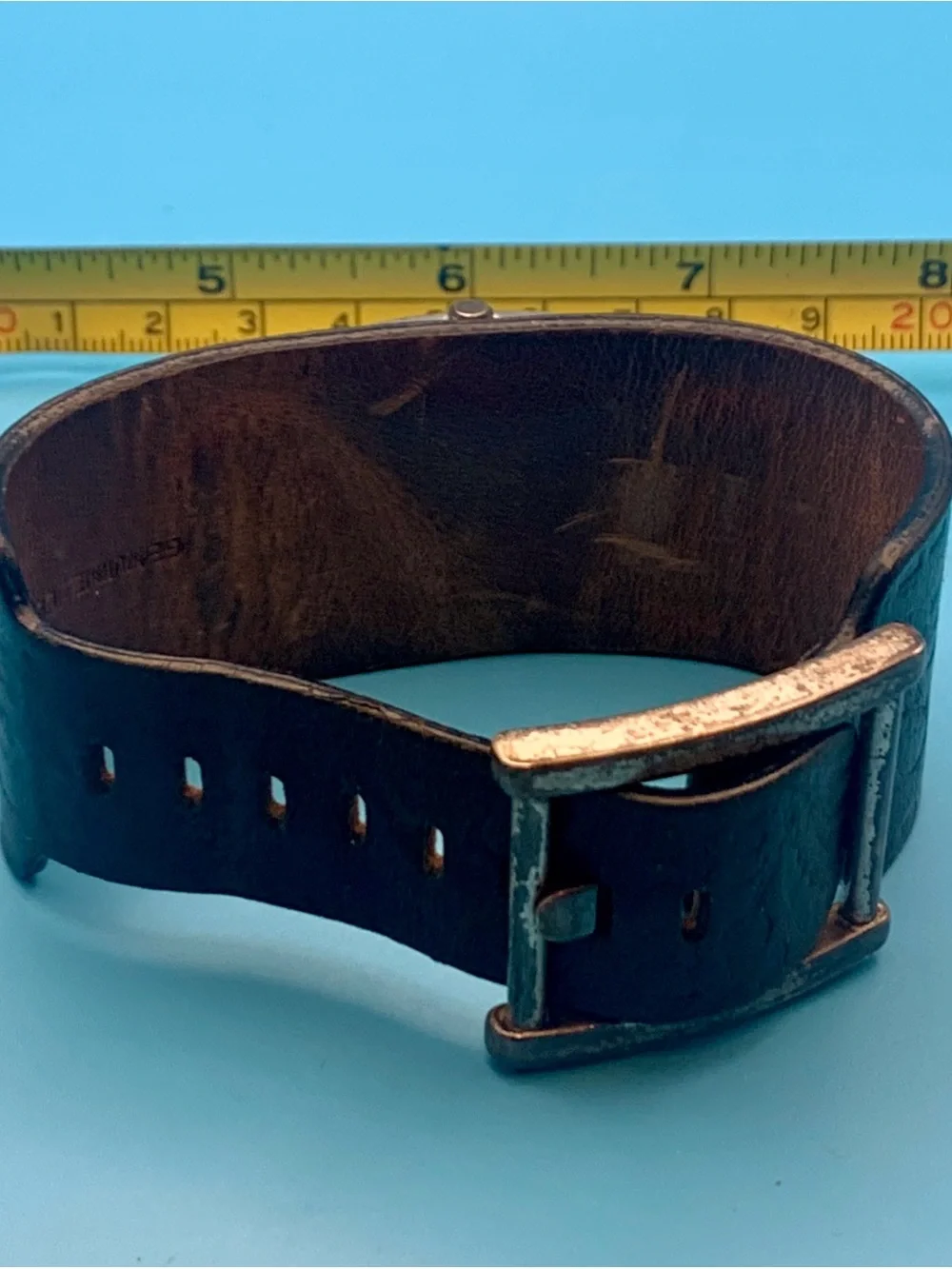 GUESS Men’s Women’s Unisex Vintage Wristwatch Leather Bund Strap Works New Batt